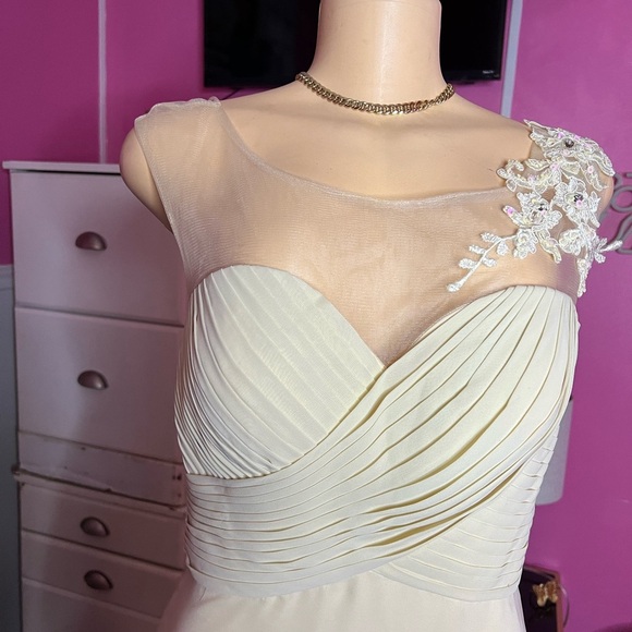 Elegant Cream Evening Gown - Picture 10 of 12